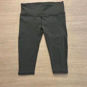 LULULEMON - Hunter Green Crop Leggings